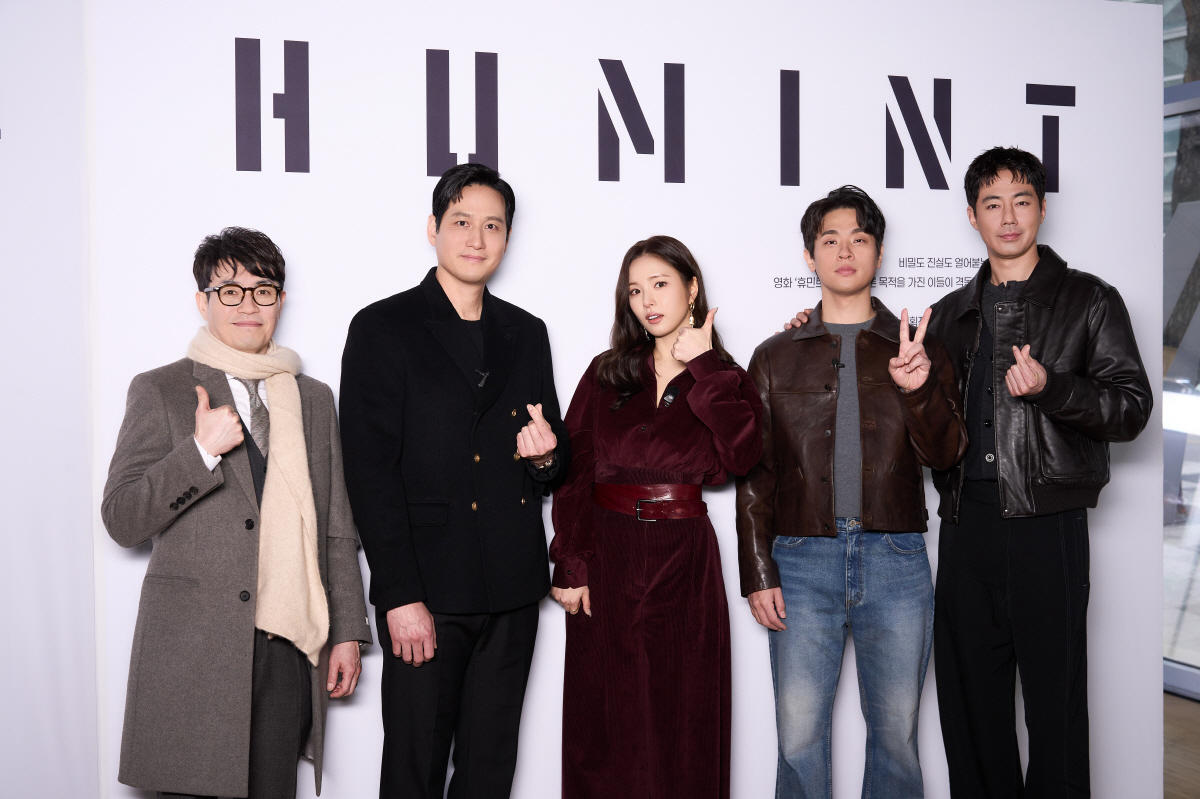 "개봉 전 흥행 예열 완료"…류승완 감독 '휴민트', 韓영화 최초 특별 …