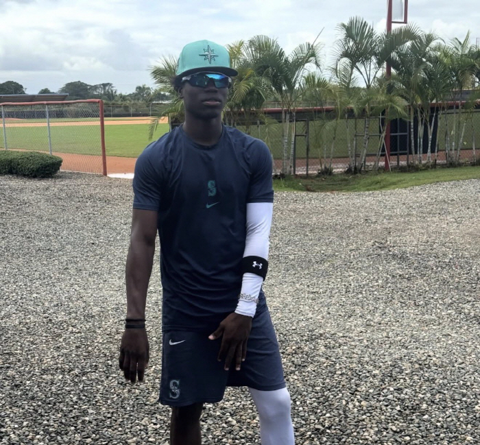 대반전! 양키스가 놓친 '국제시장 최대어' 시애틀이 잡는다…"스위치 히터+최고의 유망주"→제2의 로드리게스 '잭팟'