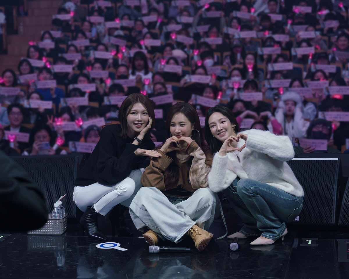 "역시 소원♥" 권유리, 서울서 팬미팅 투어 피날레…티켓 수익금 기부 '…