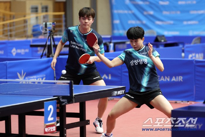 "역시!월클 혼복조" 임종훈X신유빈조,'디펜딩챔프' 조승민X주천희 꺾고 …