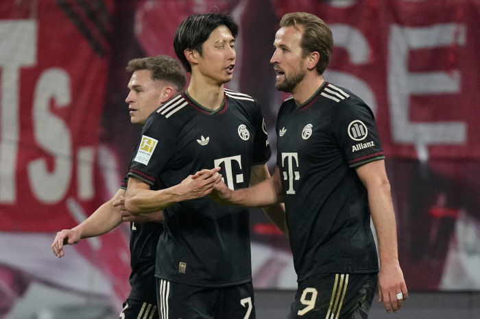 "차붐 손흥민이 있을 때 좋았는데…" '4 VS 14' 韓, 日에 쪽수에서 너무 밀린다..분데스리가는 무더기로 넘어온 일본 선수에 주목했다