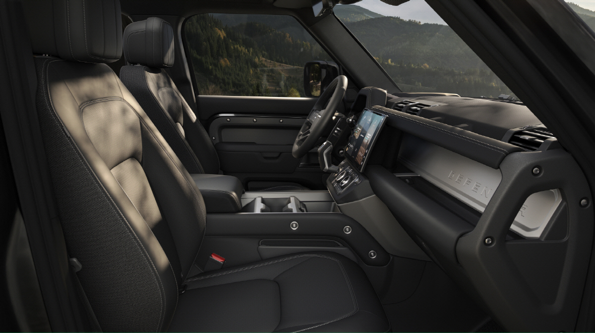 JLR 코리아, 더 커진 존재감으로 돌아온 뉴 디펜더 부분 변경 모델 출…