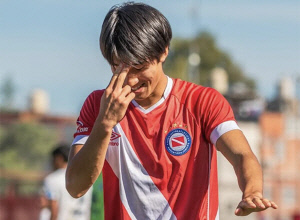 '놀랍고 부럽다' 日 유망주의 용단, 리오넬 메시 동경해 유럽 대신 아르헨티나 진출, 2년 존버끝에 '1부 데뷔'