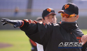 이게 진짜 된다고? '韓-日 레전드 거포' 이승엽-마쓰이, 巨人 캠프에서 한솥밥 먹는다