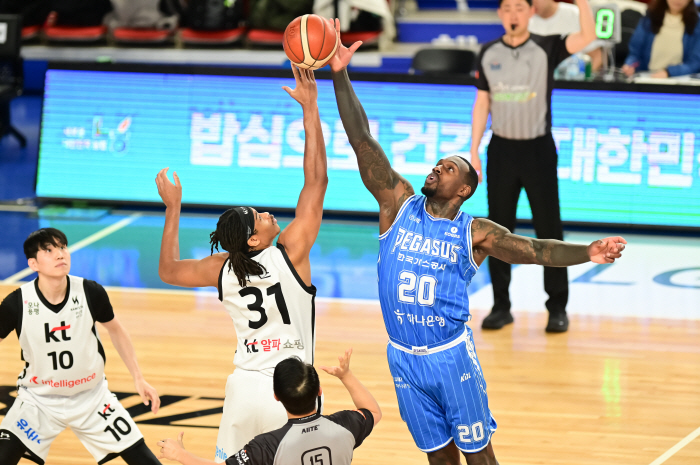 [KBL리뷰] KT, '가스공사 공포증' 날렸다…막판 짜릿한 75-74 재역전승, 대구 원정 5연패 탈출
