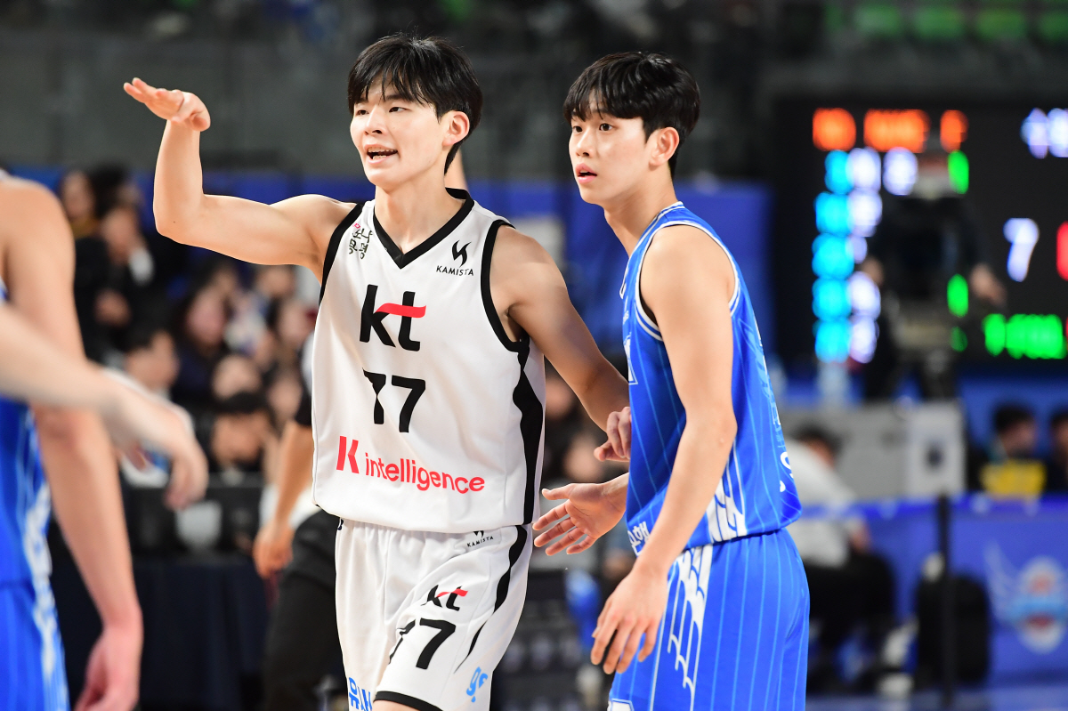 [KBL리뷰] KT, '가스공사 공포증' 날렸다…막판 짜릿한 75-74 …