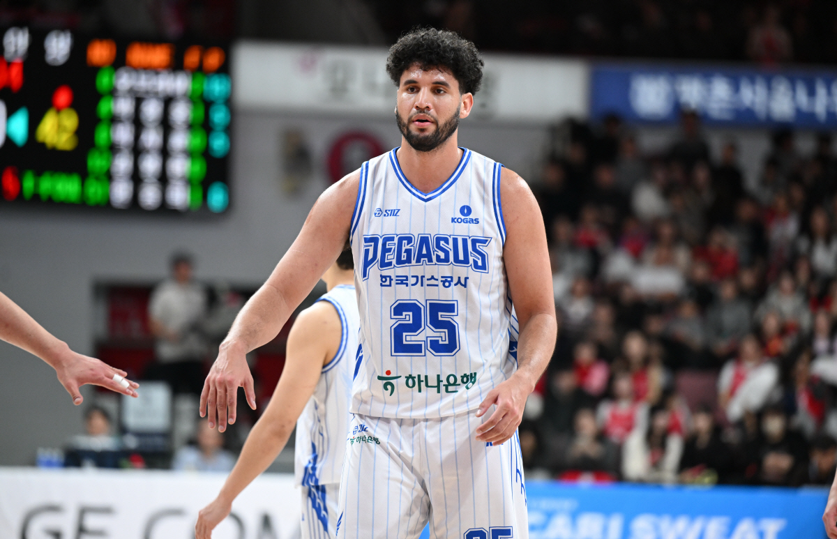 [KBL리뷰] KT, '가스공사 공포증' 날렸다…막판 짜릿한 75-74 …