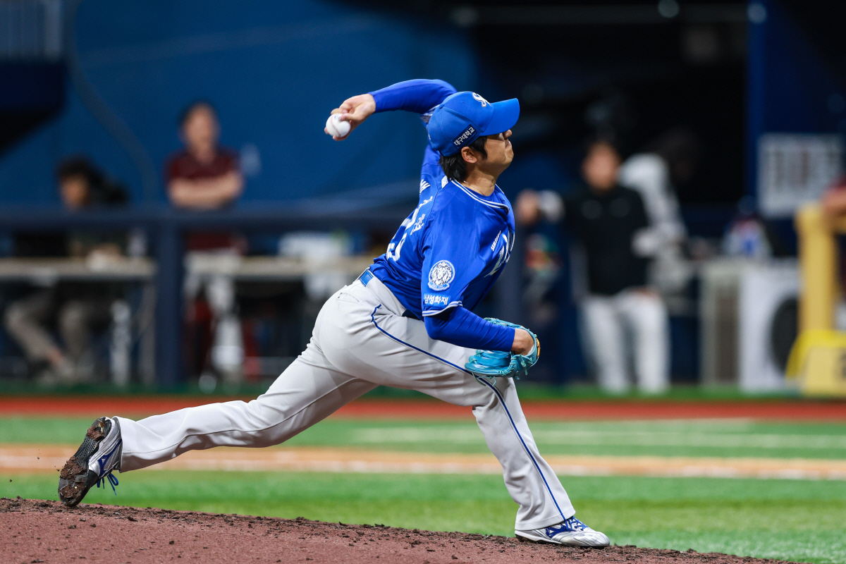 "야구 그만하란 소리인가 싶었지만… 내 몸 빌려 '지도자 수업' 중입니다…