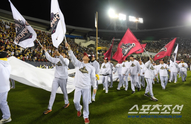 우승 노린다면 '다년 계약' 독이 될 수 있다고? 예비 FA를 바라보는 …