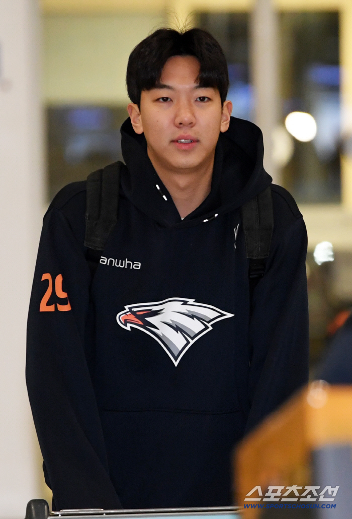 드디어 살쪘다! 1년 만에 호주행 비행기 탑승…"올해는 보여드리도록 하겠습니다"