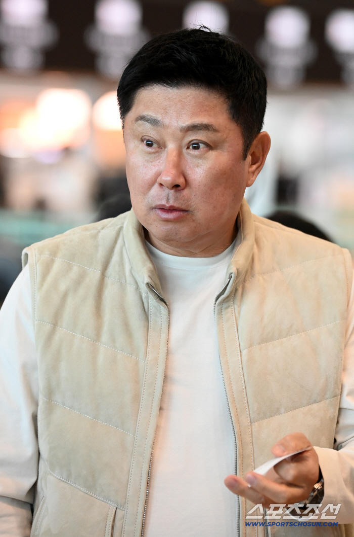 "어쩌겠나 사생활인데.. 그건 그거고 저건 저거다" → 김태형 감독도 탄식. 인플루언서 아내와 SNS 갈등 격화.. 정철원 위로