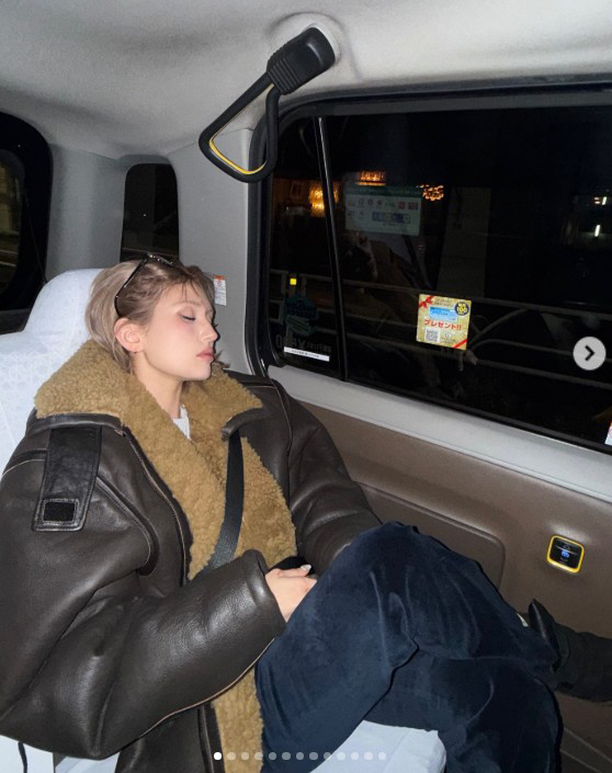 전소미, 택시 안 '무개념' 발올리기…힙함에 취해 '공중도덕' 내팽개쳤나