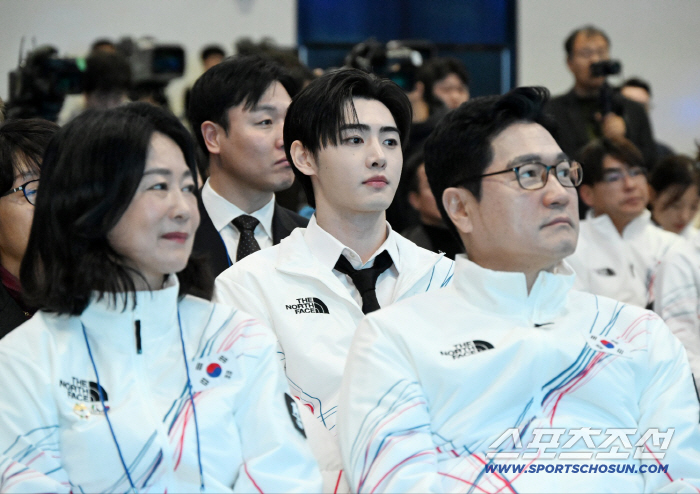 "엔하이픈 성훈, 팀코리아 응원단장" 밀라노올림픽 응원 'Shout Out' 챌린지 스타트! 팀코리아 단복도 찰떡