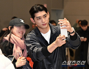 대충격! 이정후 중견수 되는줄 알고 1600억 썼을텐데.. 사실상 실패 인정 → SF, 300억에 중견수 새로 샀다