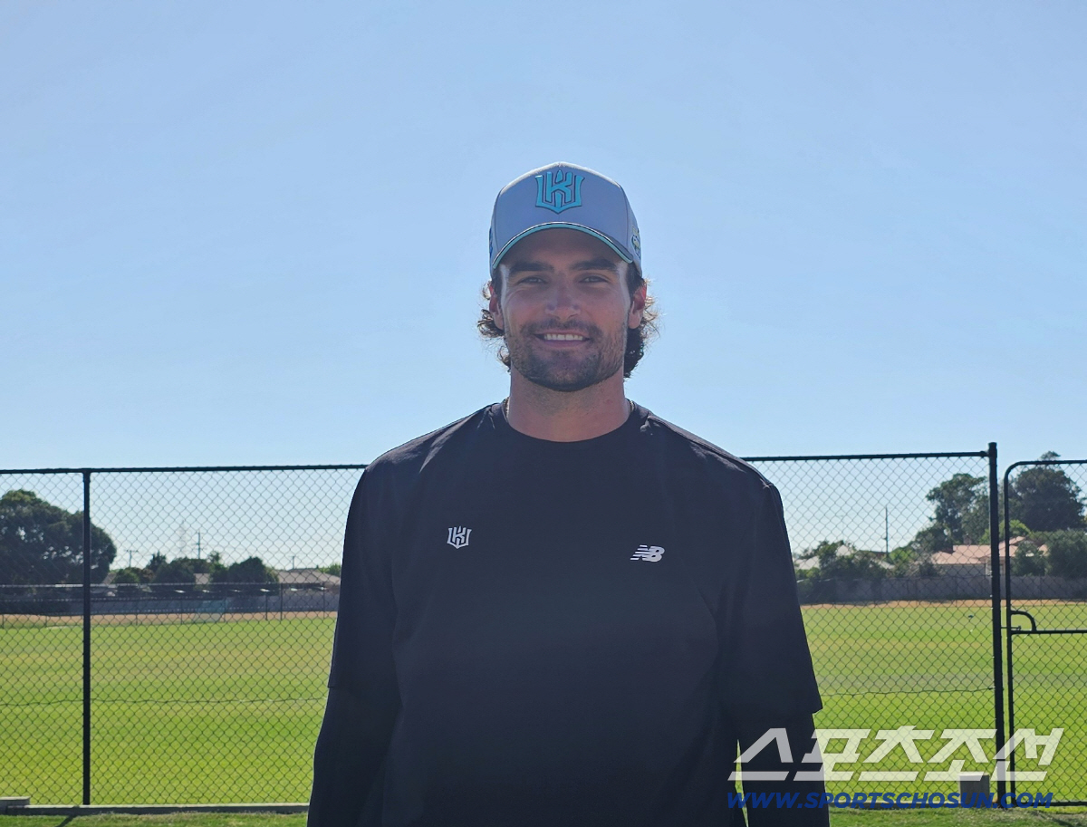 "현수, 1루 글러브 준비해!" 캠프 이틀만 → 38세+50억 베테랑에게…