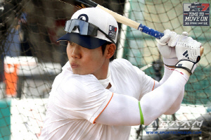 누가 선수 팔을 저렇게 묶어놨어...두산 시드니 캠프에 도대체 무슨 일이?