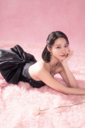 '애 둘 맘' 한그루, 10년 만에 렌즈 끼고 눈물?…파격적인 '아이돌 프로필' 촬영 도전