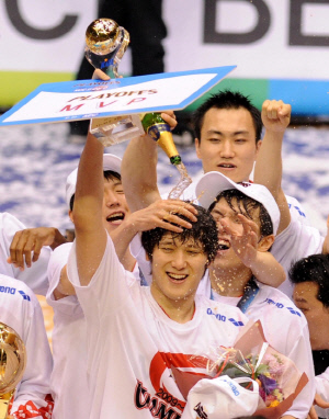 역대 최고령 '모비스맨'으로 떠난다…'원클럽맨' 함지훈, 은퇴투어 '안해→할게요'로 바뀐 사정은?