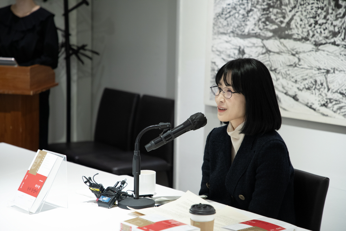 [책] 제49회 이상문학상 대상 '눈과 돌멩이'…소설가 위수정 "기쁘면서…