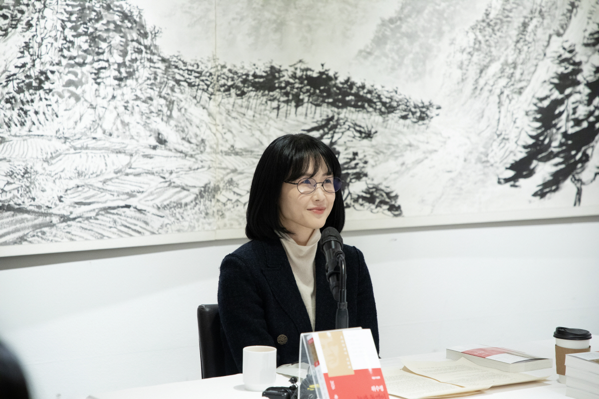 [책] 제49회 이상문학상 대상 '눈과 돌멩이'…소설가 위수정 "기쁘면서…