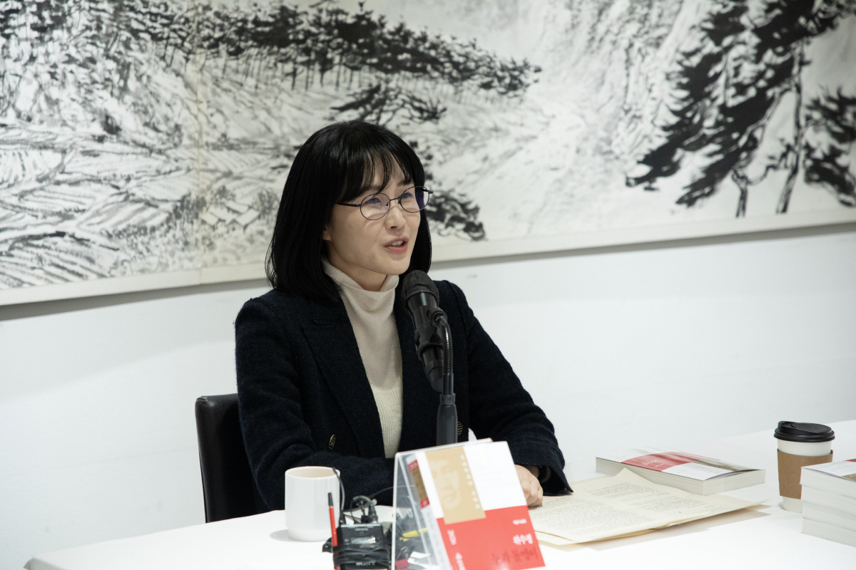 [책] 제49회 이상문학상 대상 '눈과 돌멩이'…소설가 위수정 "기쁘면서…