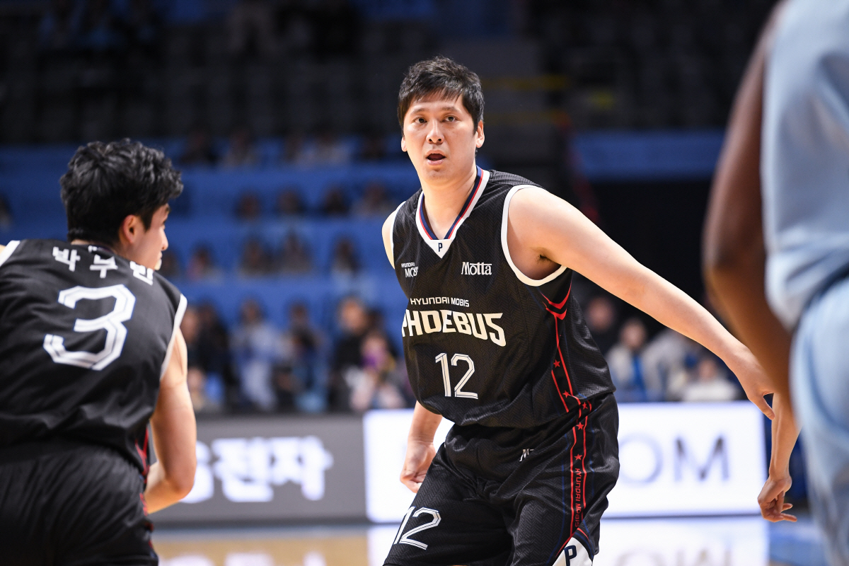 [현장리뷰]'3점 대폭발' 소노, '7위 경쟁' 현대모비스 박살냈다...…