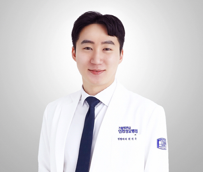 단순 목 통증인 줄 알았는데, 팔다리 마비까지, 어떤 질환이길래?