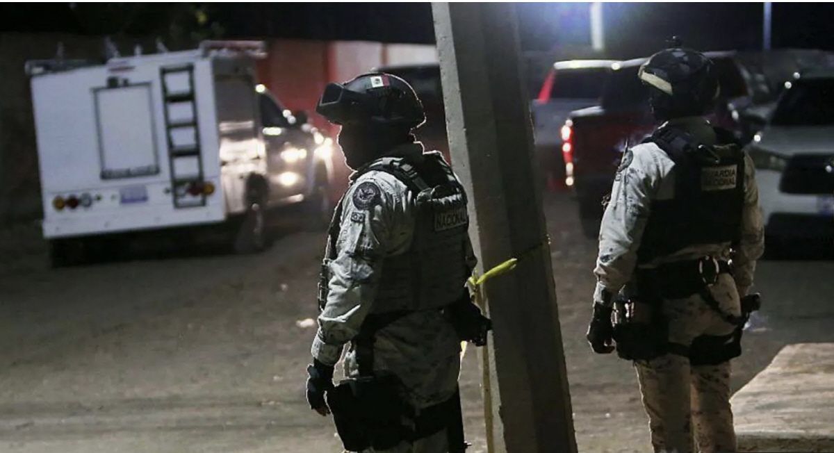 '충격의 총기 난사' 최소 11명 사망했다, 홍명보호 치안 초비상...'…