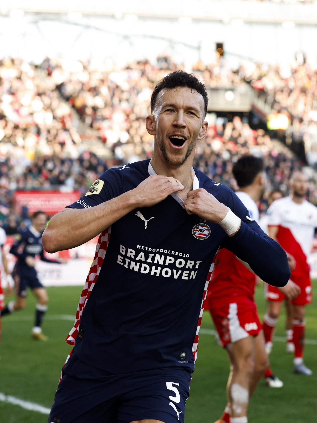 한국서 이미지 최악, 하지만 전설답다...십자인대 파열→토트넘 방출→제3…