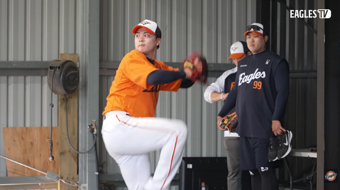 첫 피칭에 80개→'국대 포수' 나이스 연발…그런데 