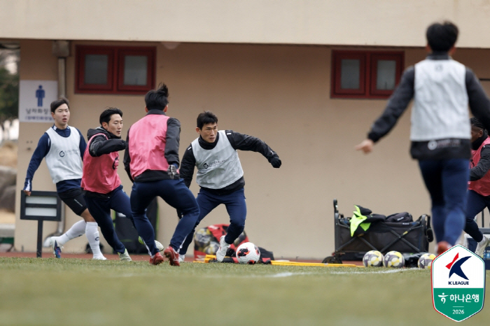 [전훈 인터뷰]'11년 원클럽맨' 김도혁이 '정든' 인천을 떠나 '낯선'…