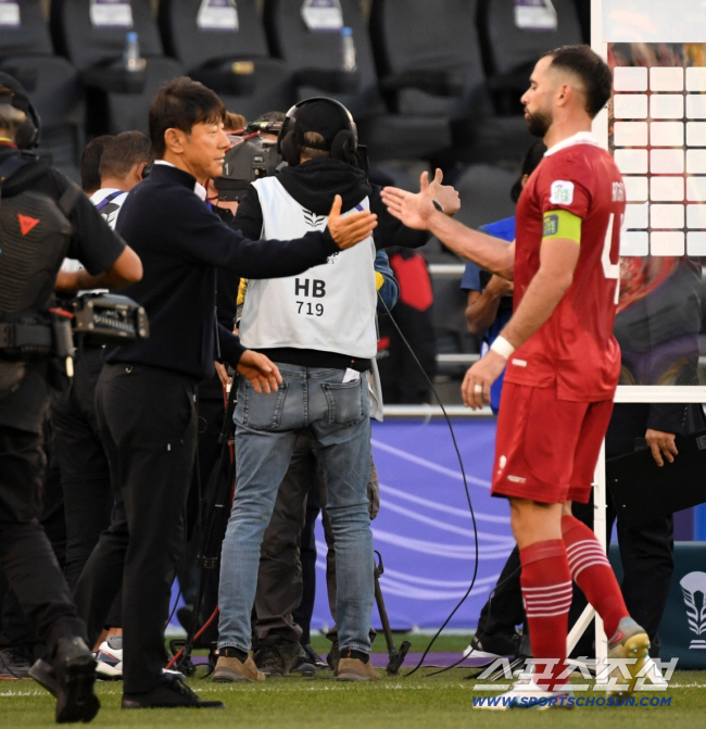 "감독님이 왜 여기에…" 설마 복귀? 인니, 신태용 감독 '깜짝 등장'에…