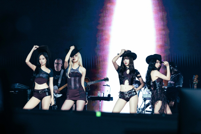 블랙핑크, '데드라인' 투어 화려한 피날레…16개 도시·33회차 대장정 마무리