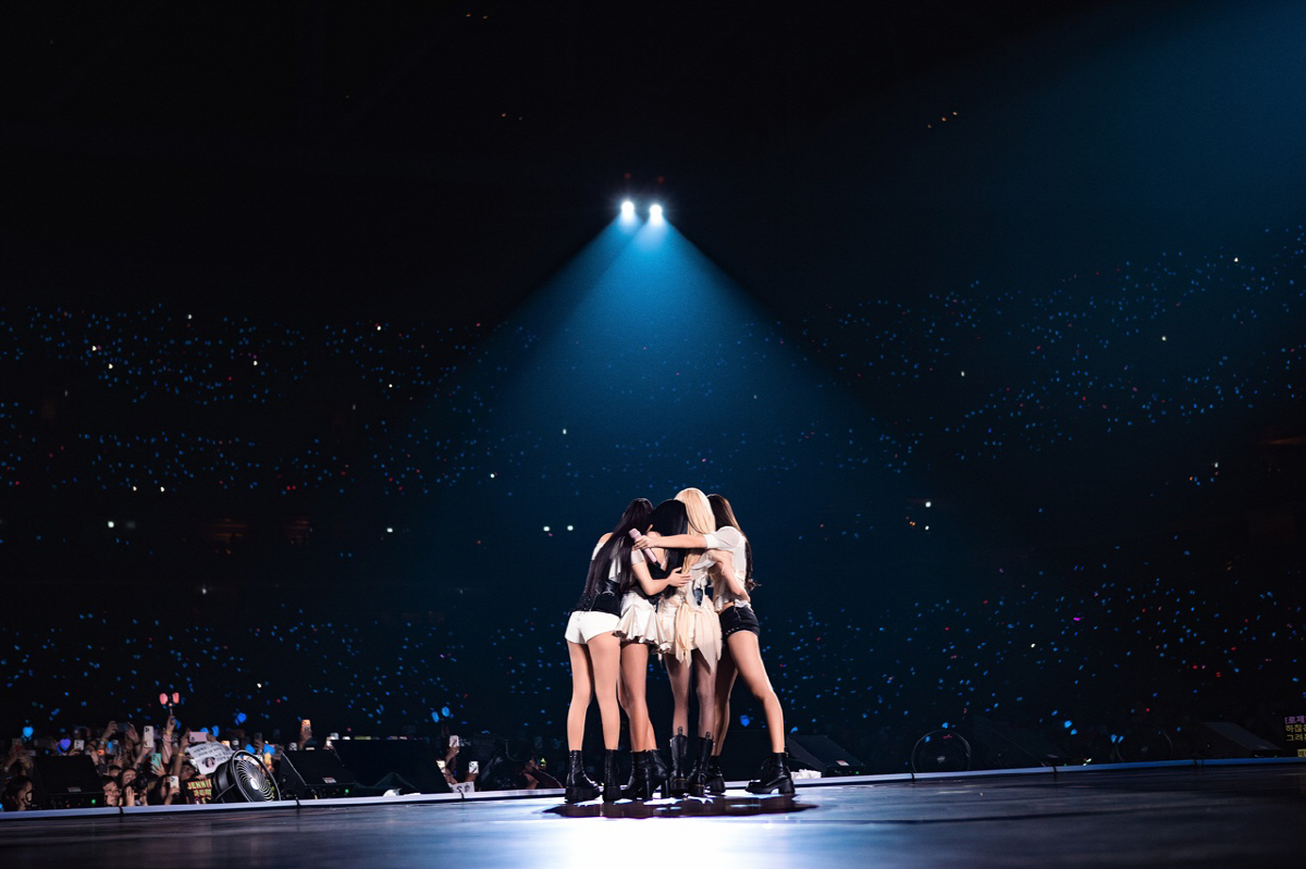 블랙핑크, '데드라인' 투어 화려한 피날레…16개 도시·33회차 대장정 …