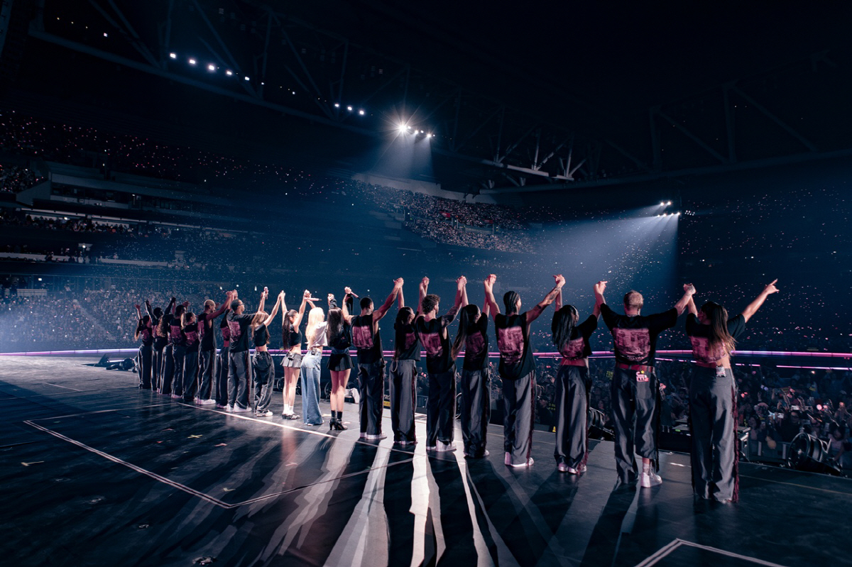 블랙핑크, '데드라인' 투어 화려한 피날레…16개 도시·33회차 대장정 …