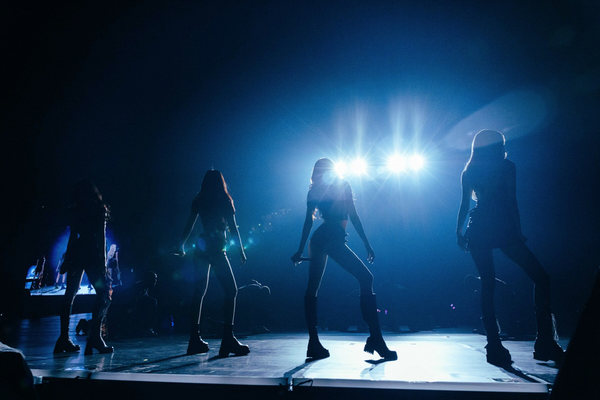 블랙핑크, '데드라인' 투어 화려한 피날레…16개 도시·33회차 대장정 …