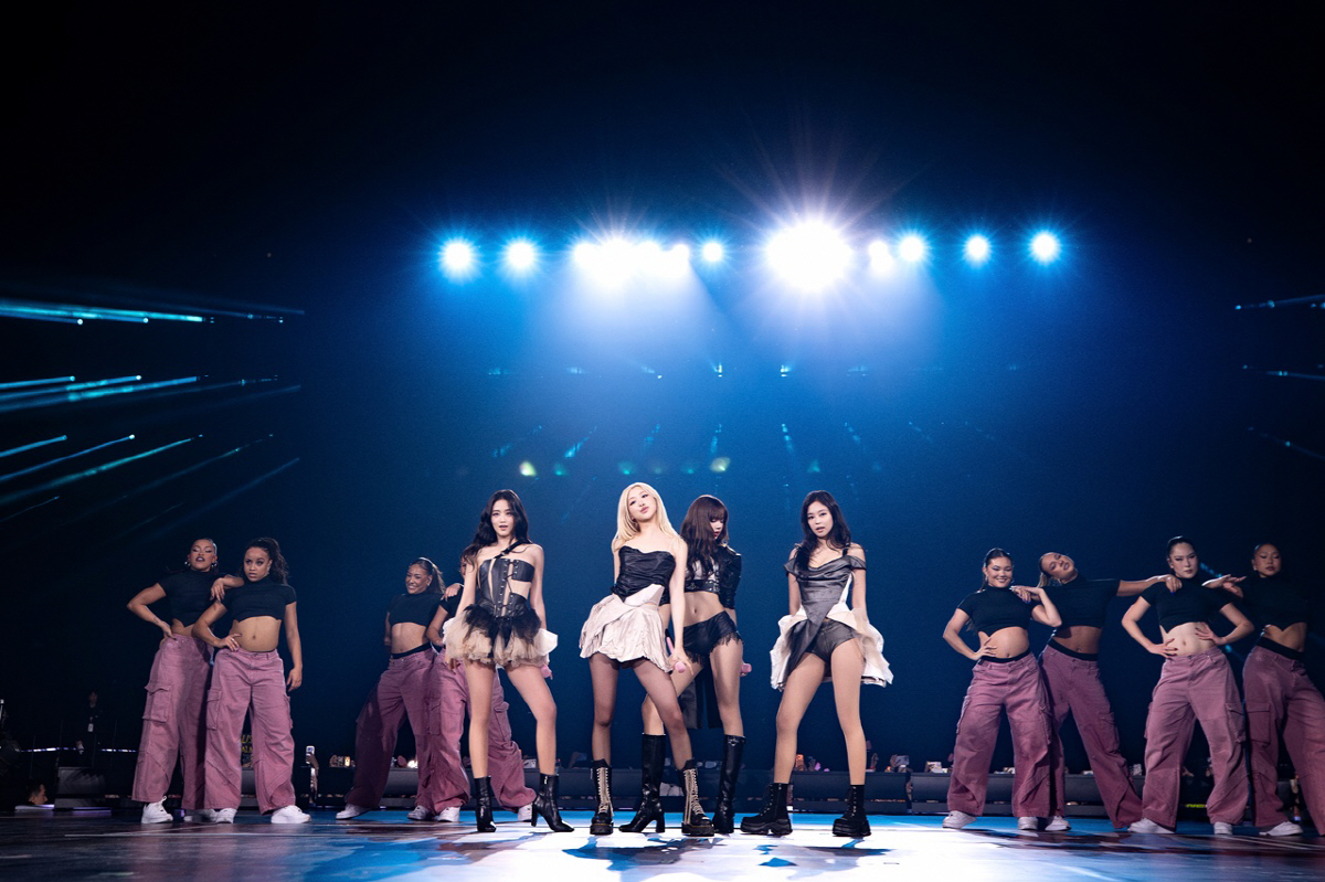 블랙핑크, '데드라인' 투어 화려한 피날레…16개 도시·33회차 대장정 …