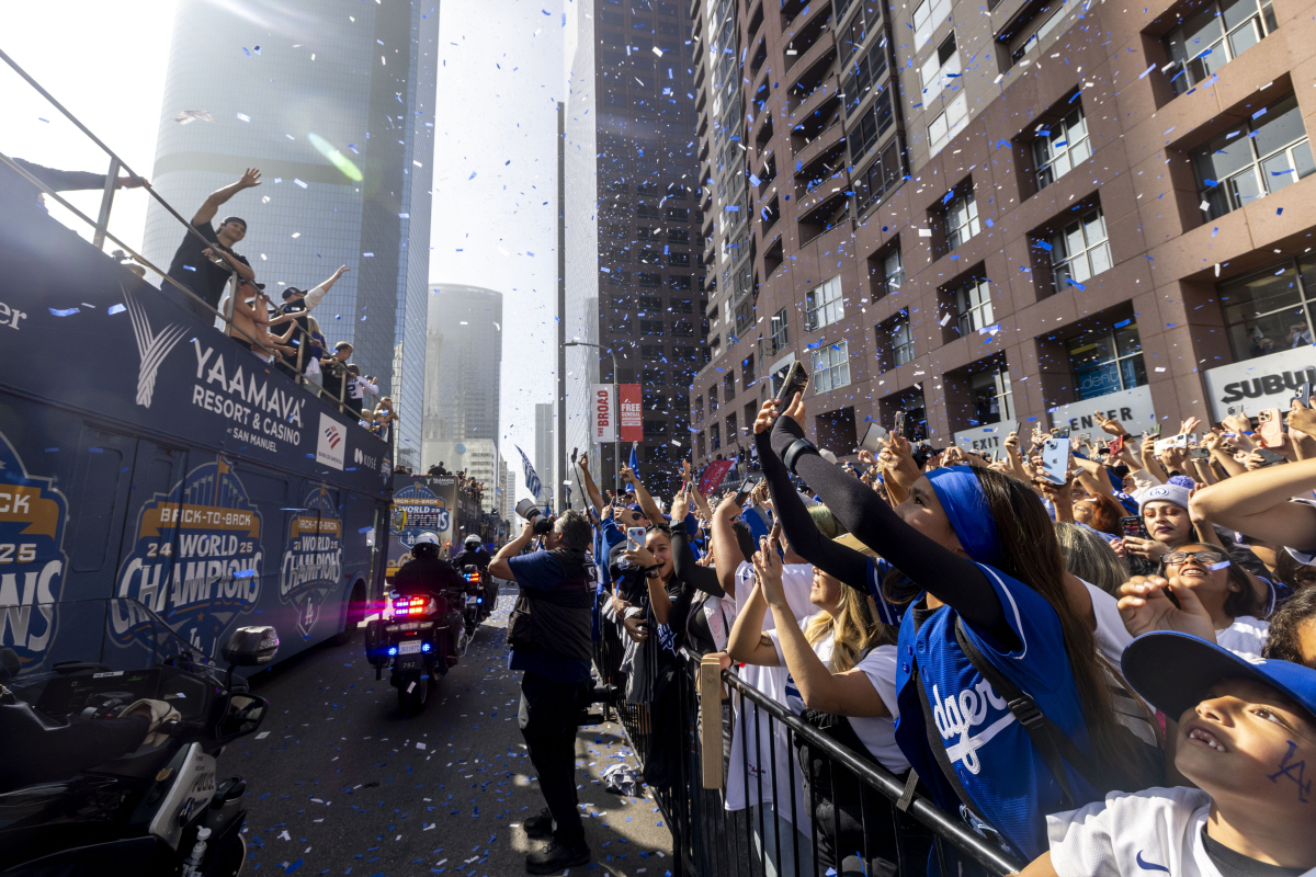 "돈 마구 썼으면 사과좀 해라!", LAD가 부러운 뉴욕 언론의 시기와 …