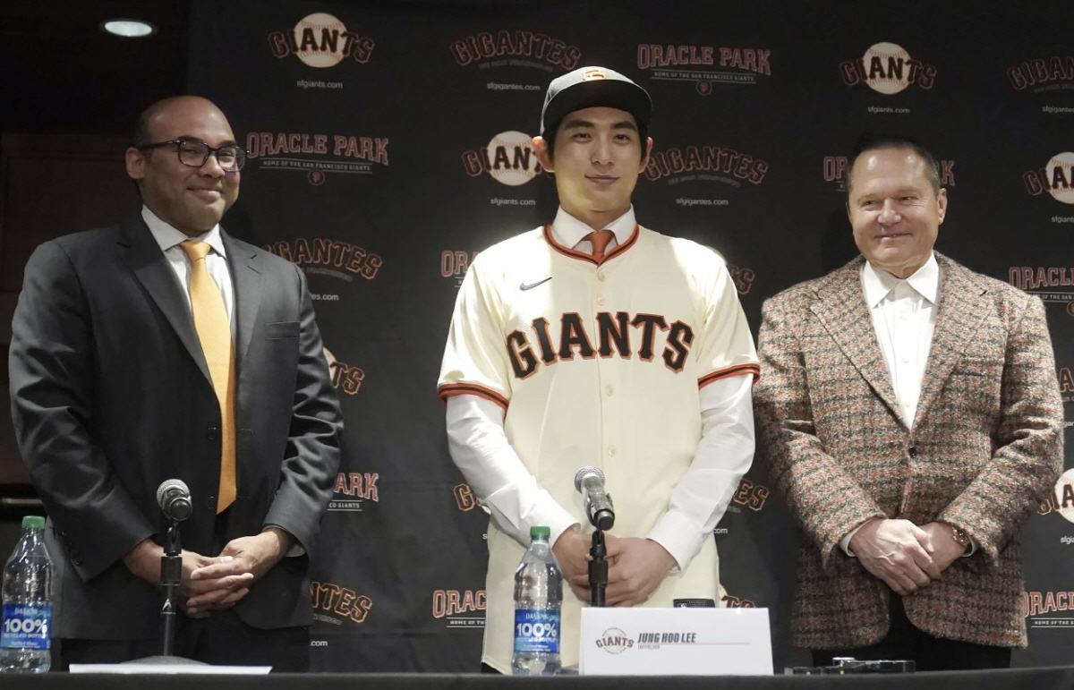 이럴수가! 이정후 플래툰 가능성 제기, "SF 외야 다양한 조합-매칭 가…