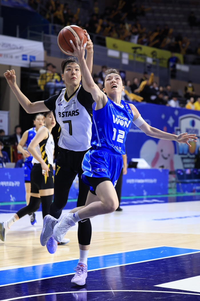 KB스타즈, 13득점 열세 딛고 우리은행에 재역전승 거두며 3연승