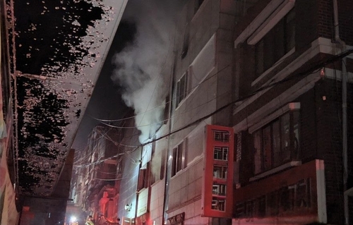 성남 수정구 다세대주택에 불…1명 사망·1명 심정지