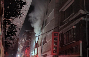 성남 수정구 다세대주택에 불…1명 사망·1명 심정지