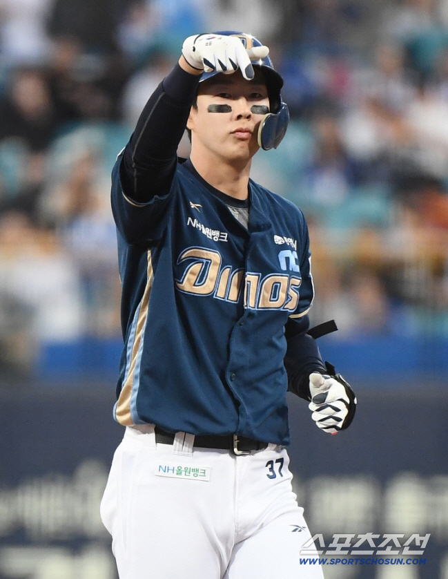 '박건우 선배님 연락처 구합니다' → 통산타율 우타 1위의 위엄. 윤나고…