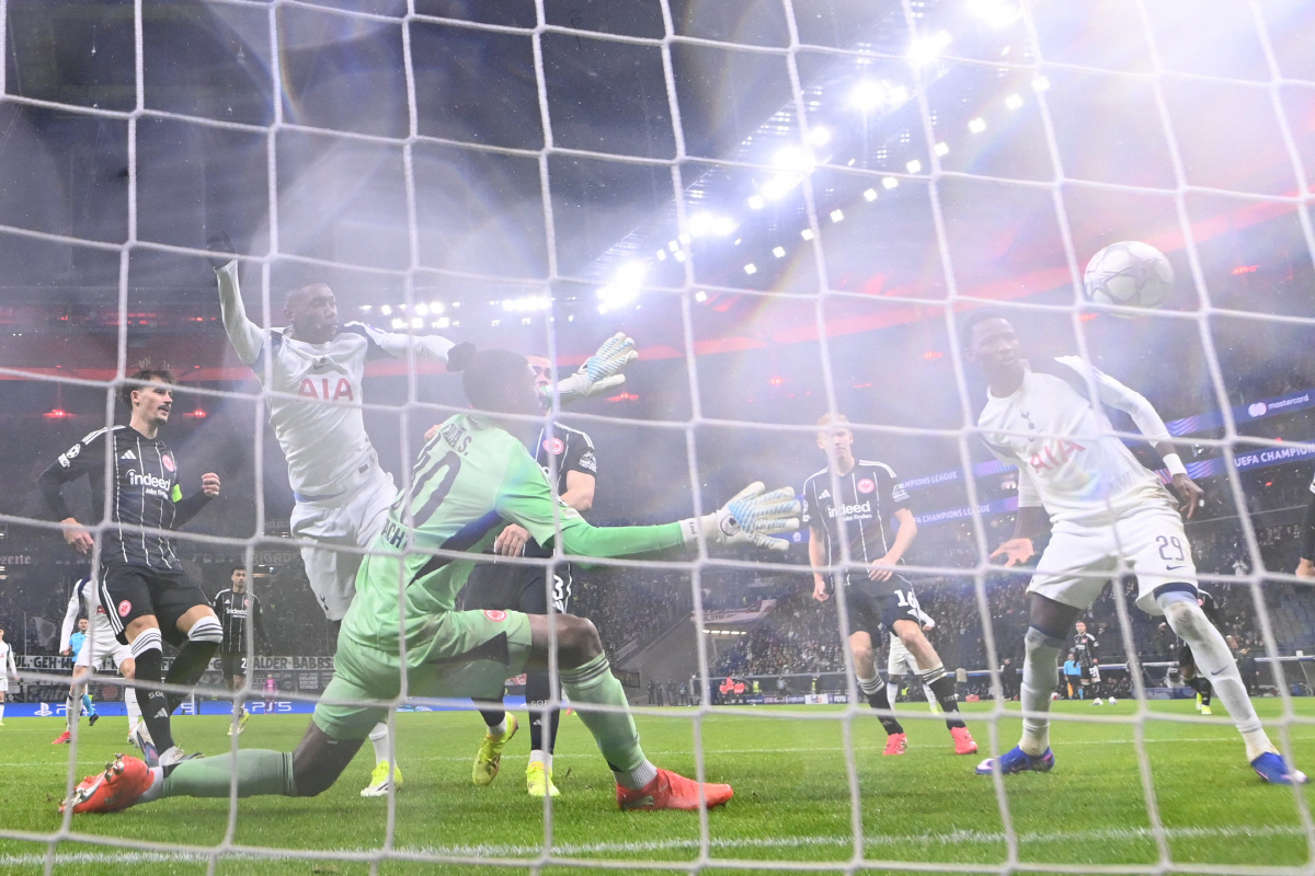 [UCL 리뷰]"챔스가 가장 쉬웠어요" 정시파이터 토트넘, 프랑크푸르트 …
