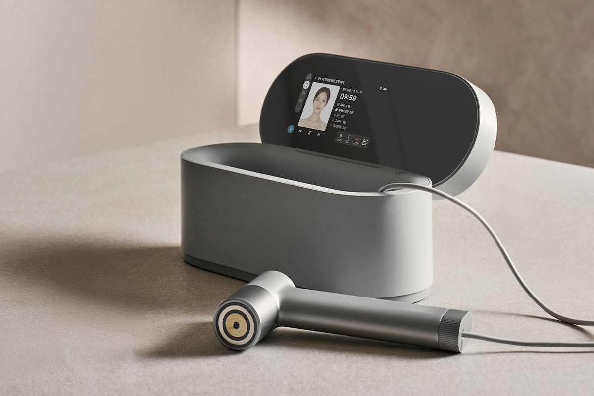 건조한 겨울 바람에 피부 건강 '비상'…'뷰티 디바이스'로 보습·탄력 잡…