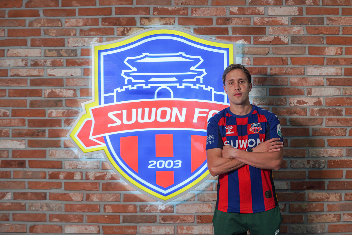 [오피셜]"엠블럼의 가치를 지킨다" 수원FC, 브라질 출신 MF 프리조 …