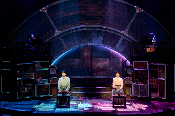 토니상 6관왕 '어쩌면 해피엔딩' 10주년 韓공연, 550석 규모 확장에도 몰입도UP→유료점유율 100% [고재완의 컬처&]