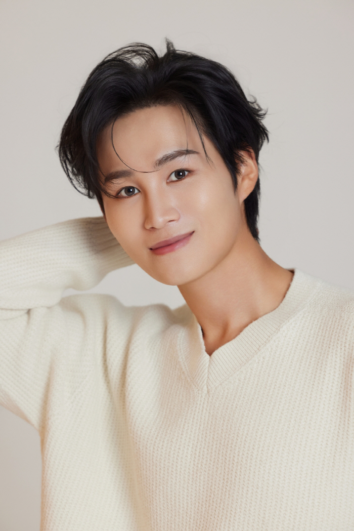 가수 김희재, 뮤지컬 '로미오와 줄리엣' 로미오 역 합류…폭발적 가창력→NEW 활력 기대감UP [고재완의 컬처&]