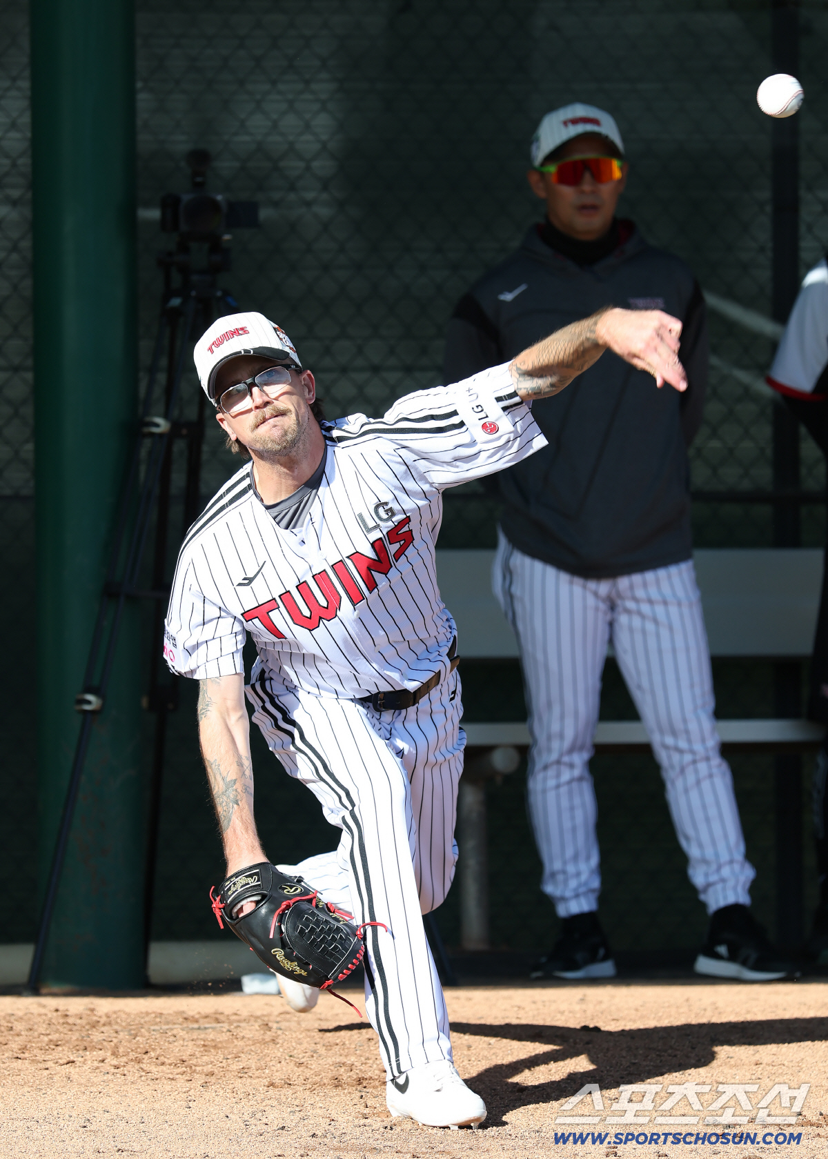 "강팀에서 뛰고 싶었다." 키움 외국인 계약 뿌리치고 LG '아쿼'로 온…