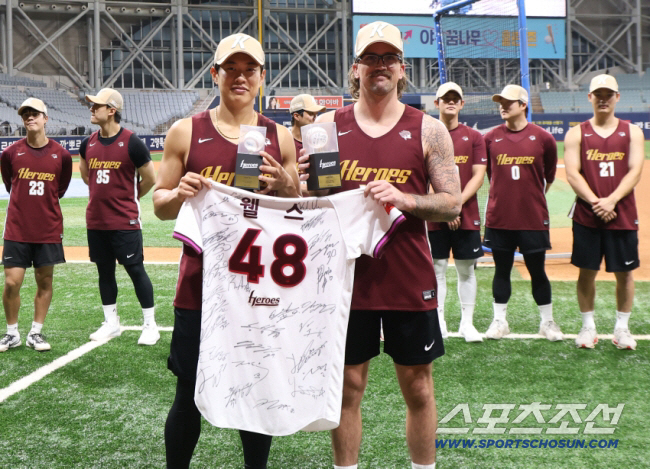 "강팀에서 뛰고 싶었다." 키움 외국인 계약 뿌리치고 LG '아쿼'로 온…